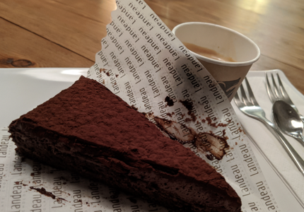 File:Chocolate cake.png